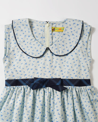 Girls round collar show bow dress