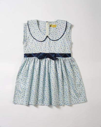 Girls round collar show bow dress