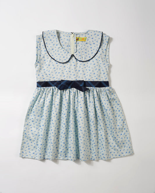 Girls round collar show bow dress